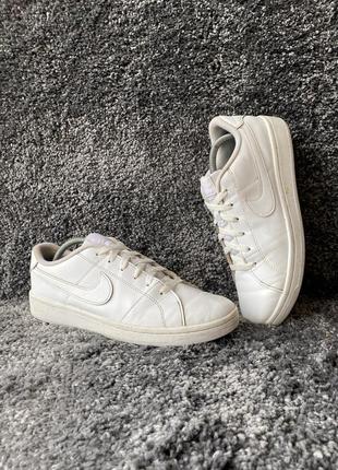 Nike court royale