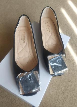 Балетки із золотим декором