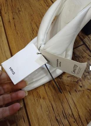 Крутезні босоніжки