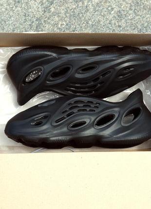 Кроссовки в сти-ле adidas yeezy foam runner черные