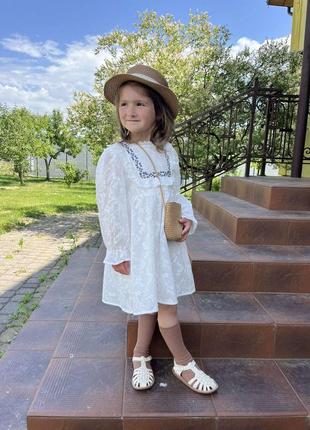 Нарядное праздничное белоснежное платье платья с вышивкой10 фото