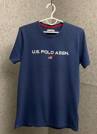 Синяя футболка от бренда u.s. polo assn