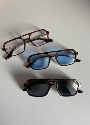 Сонцезахисні окуляри в леопардовій оправі з блакитними/чорними/прозорими лінзами