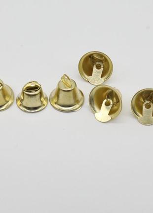 Маленькие золотые колокольчики для декорирования сувениров, скрапбукинга и одежды золото размером 16 мм1 фото
