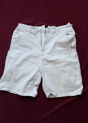 Белые джинсовые шорты бермуды