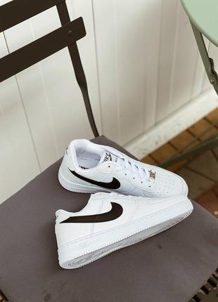 Женские кожаные кроссовки nike air force low white black