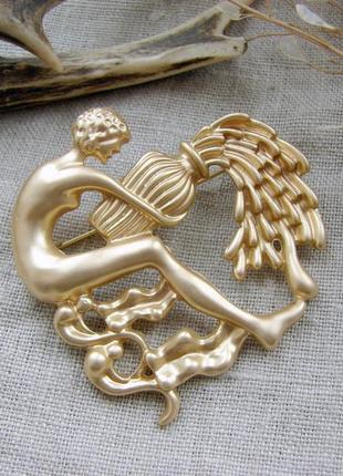 Шикарная золотистая брошь водолей крупная брошка зодиакальный знак водолея цвет матовое золото