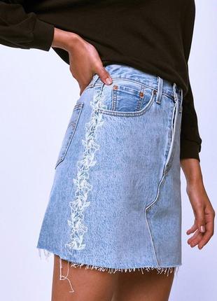Юбка levi’s джинсовая рваная с вышивкой