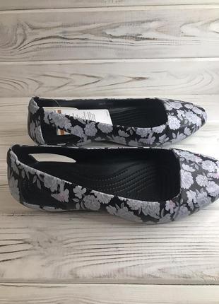 Жіночі балетки crocs