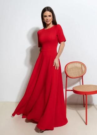 Червона довга сукня з розкльошеним низом розмір s