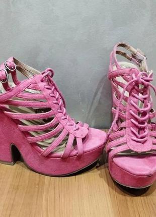 Оригінальні босоніжки на високій платформі унікального канадського бренду сall it spring