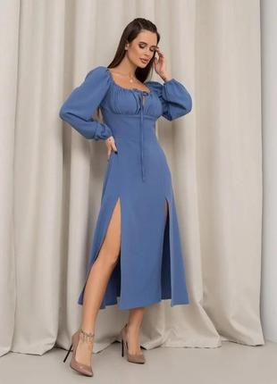 Блакитна приталена сукня з розрізами розмір l