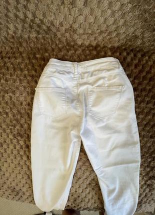 Джинсы белые