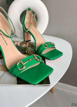 Босоножки2 фото