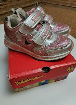 Кросівки bubblegummers bata, італія, з підошвою, що світиться р. 28