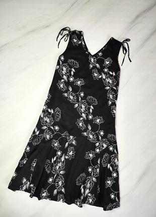 Damart неймовірне чорне плаття з вишитими квітами. 55% льон, 45% віскоза