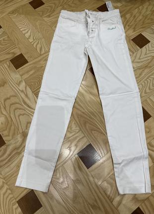 Белые брюки на 8-9 лет