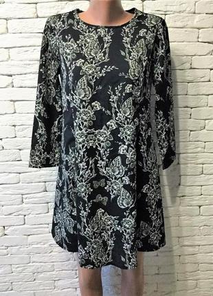 Легкое платье, приталенный силуэт