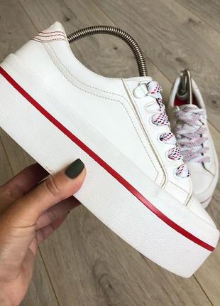 Білі кеди на високій платформі bershka (оригінал) р. 35,