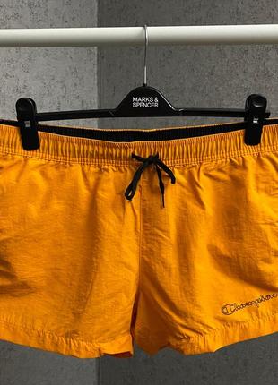 Оранжевые шорты от бренда champion