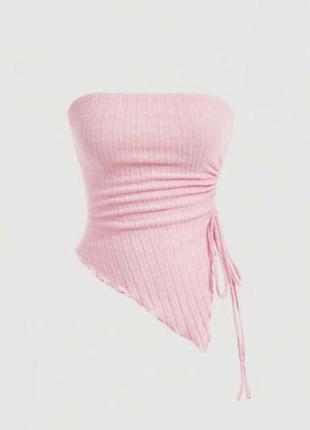 Футболка с асимметричным разрезом