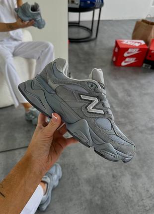 Крутезні жіночі та чоловічі кросівки new balance 9060 arctic blue сіро-блакитні з ефектом потертості