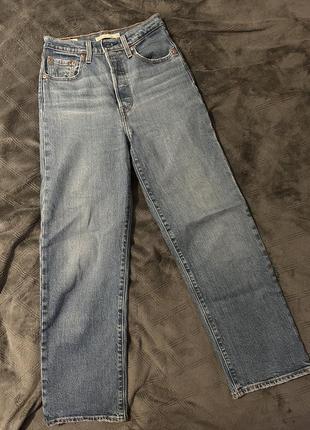 Крутые джинсы актуального фасона