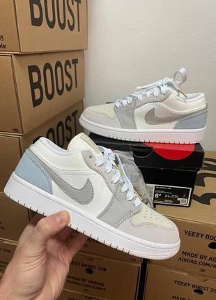 Прекрасные женские кроссовки nike air jordan retro 1 low cream blue paris бежевые с голубым