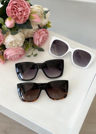 Сонцезахисні окуляри очки класика чорні білі uv400