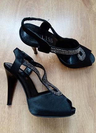 Босоножки новые