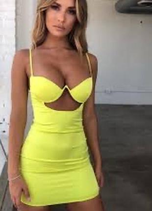 Платье oh polly желтое атласное с косточками корсетное с вырезом платья