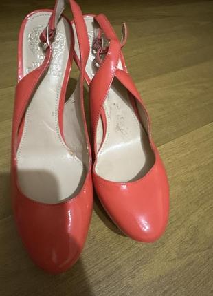 Босоніжки vince camuto