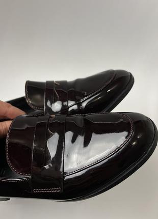 Классические лоферы minelli в лакированной коже базовые размер 36 натуральная кожа кожаные туфли
