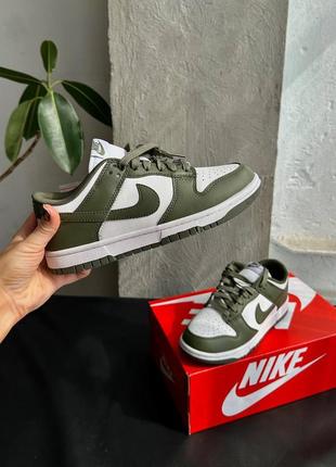 Стильные женские кроссовки nike sb dunk low olive оливковые