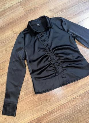 Атласная черная рубашка блузка zebra s