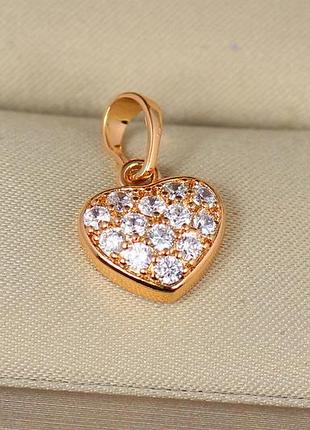 Кулон xuping jewelry сердечко с камнями в ободке без цепи золотистый