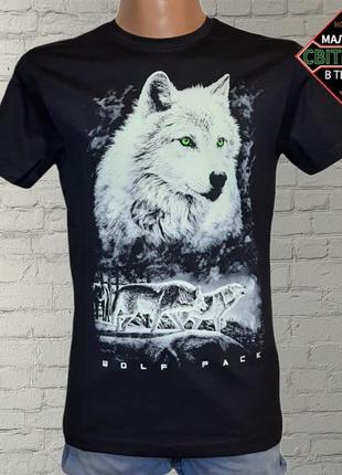 Якісна чоловіча футболка з принтом вовка (чорна) - світиться в темряві