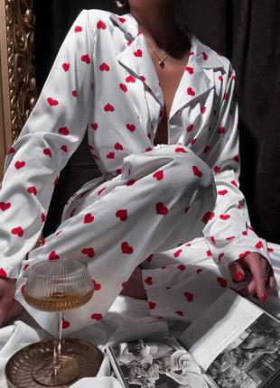 Шовкова піжама з сердечками комплект для дому та сну сорочка вільного крою брюки штани короткі шорти костюм стильна трендова білий