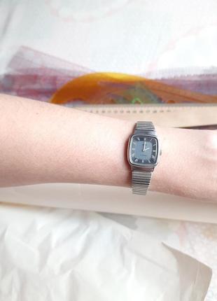 Механічний наручний жіночий годинник зоря 17 каменів 1992 г з браслетом