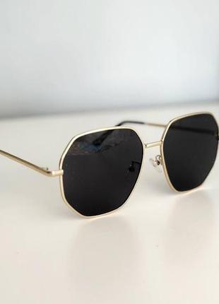 Жіночі сонцезахисні окуляри , 7-ми кутна металева оправа золотого кольору