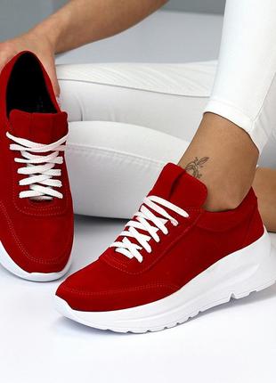 Яскраві червоні замшеві жіночі кросівки натуральна замша на білій підошві