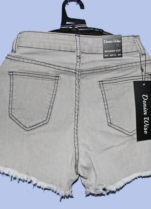 Isawitfirst.товар привезен из англии.джинсовые шорты с порезами.2 фото