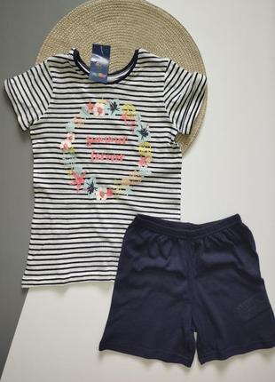 Комплект летний на девочку 110-116 см (4-6 лет), шорты и футболка.