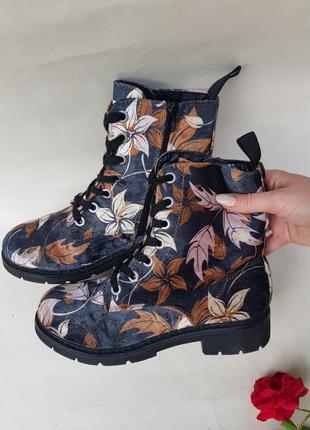 Неймовірні велюрові бархатні черевики lascana 39р квітковий рослинний принт узор орнамент