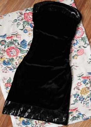 Черное маленькое бархатное платье с пайетками