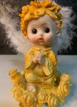 Статуетка ангел із крилами