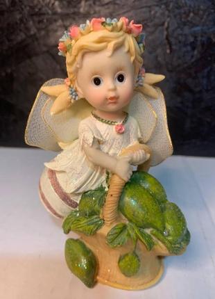 Статуэтка ангел с крыльями