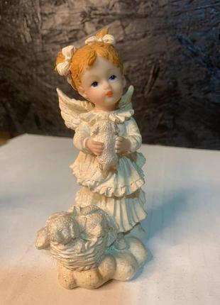 Статуетка ангел із крилами