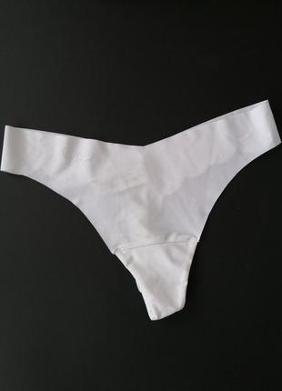 Белые бесшовные трусики стринги sloggi by triumph