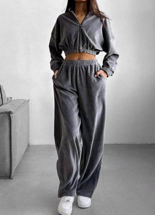 Велюровые костюмы - тройки с широкими брюками